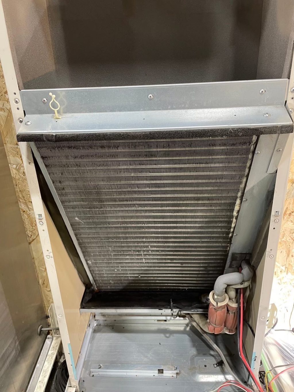 床置きエアコンクリーニング画像