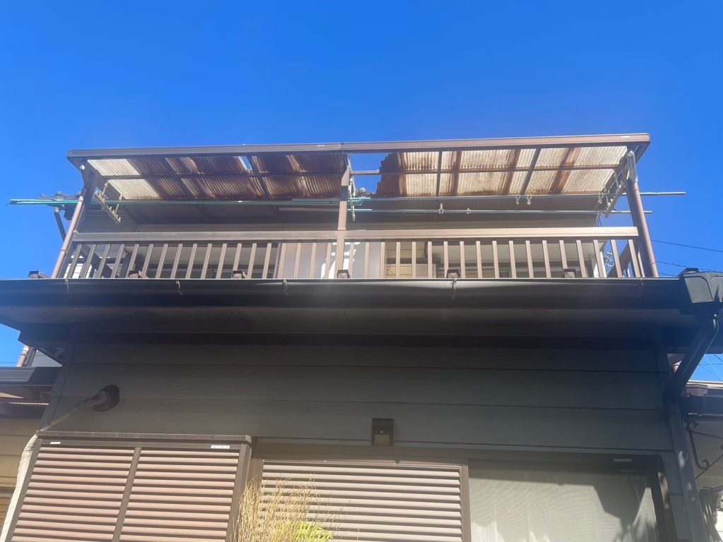 ベランダ　ポリカ波板交換工事　　火災保険