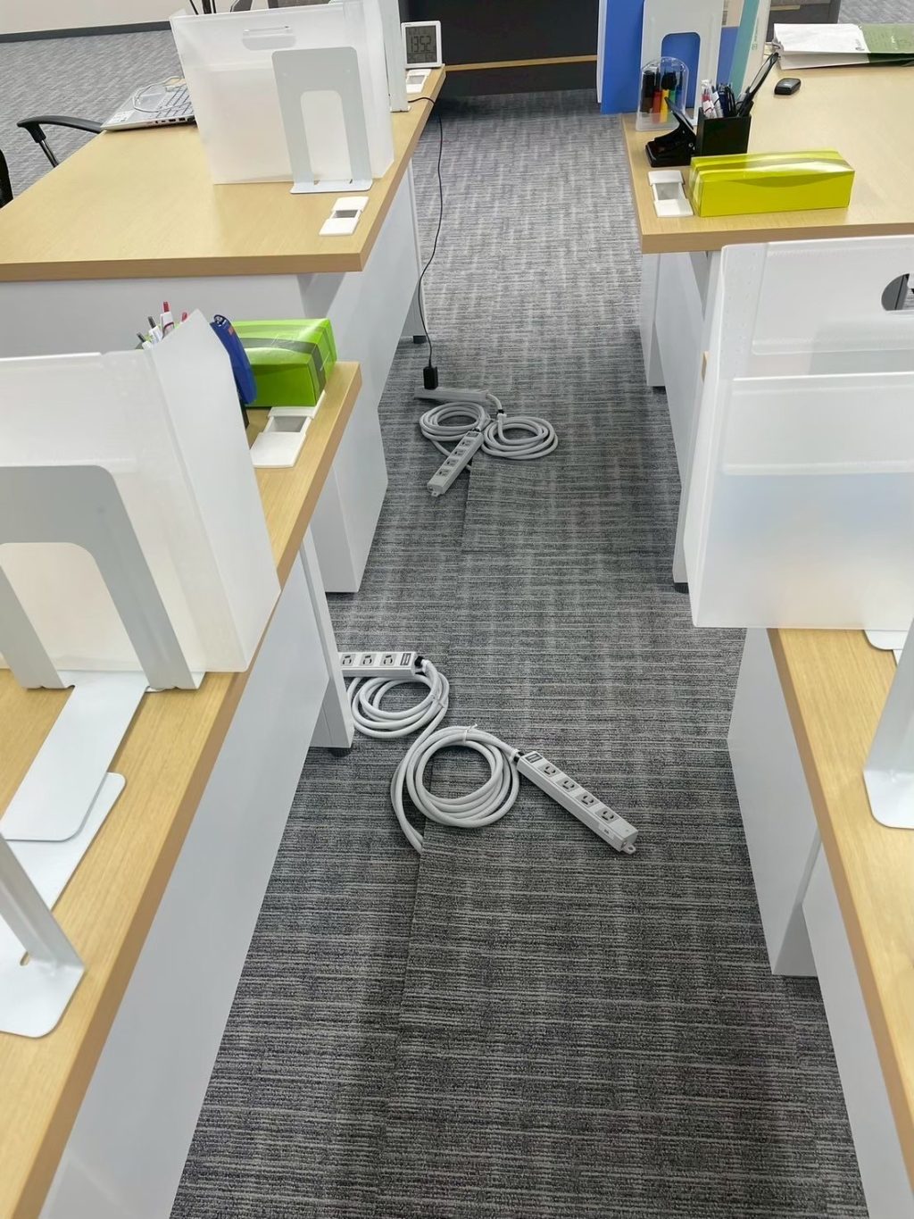 オフィス　OAタップ　電気工事画像
