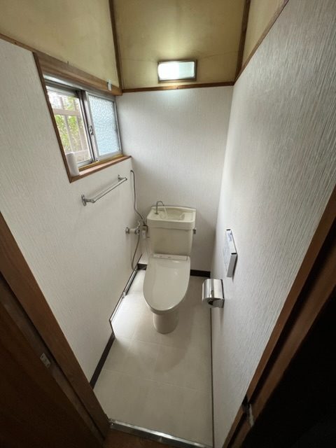 「床が沈む・ぶよぶよする…」トイレ交換と合わせて床の下地からスッキリ一新！画像