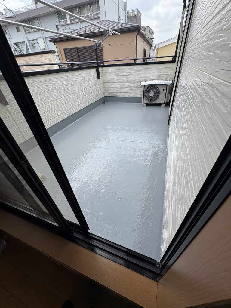 ベランダの雨漏り予防！トップコート再塗装で防水性能と美しさを復活画像