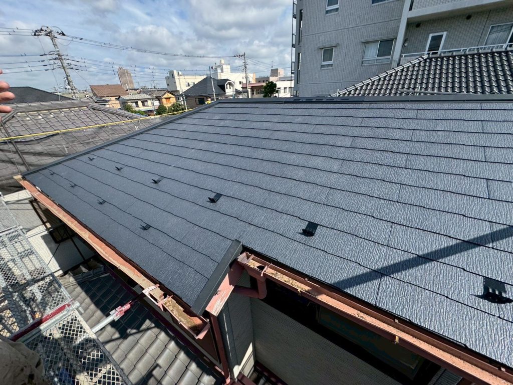 【施工事例】和瓦から軽量屋根へ！葺き替え工事で耐震性アップと雨漏り不安を解消画像